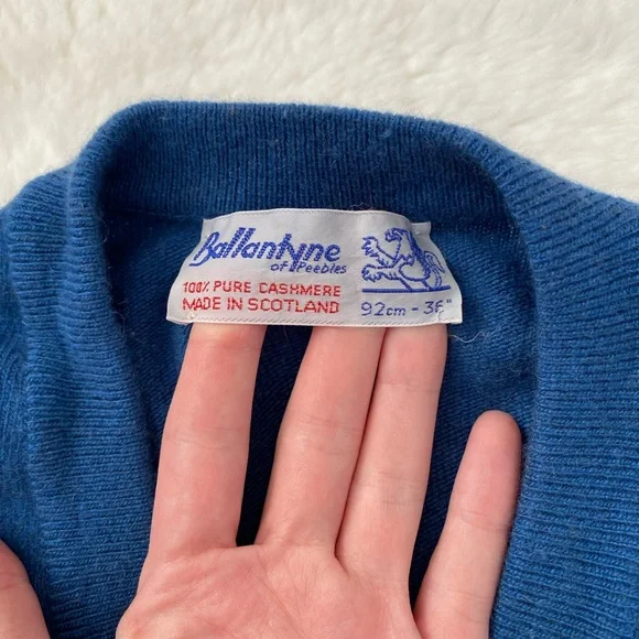 Vintage 50s Cashmere Ballantyne of Peebles Scotland Royal Blue V Neck Sweater - Picture 6 of 10